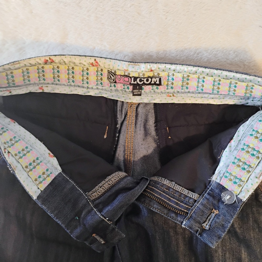 Volcom Women's Dark Wash pink buttons and flare Jeans - Size 29 x 21 8.5 rise